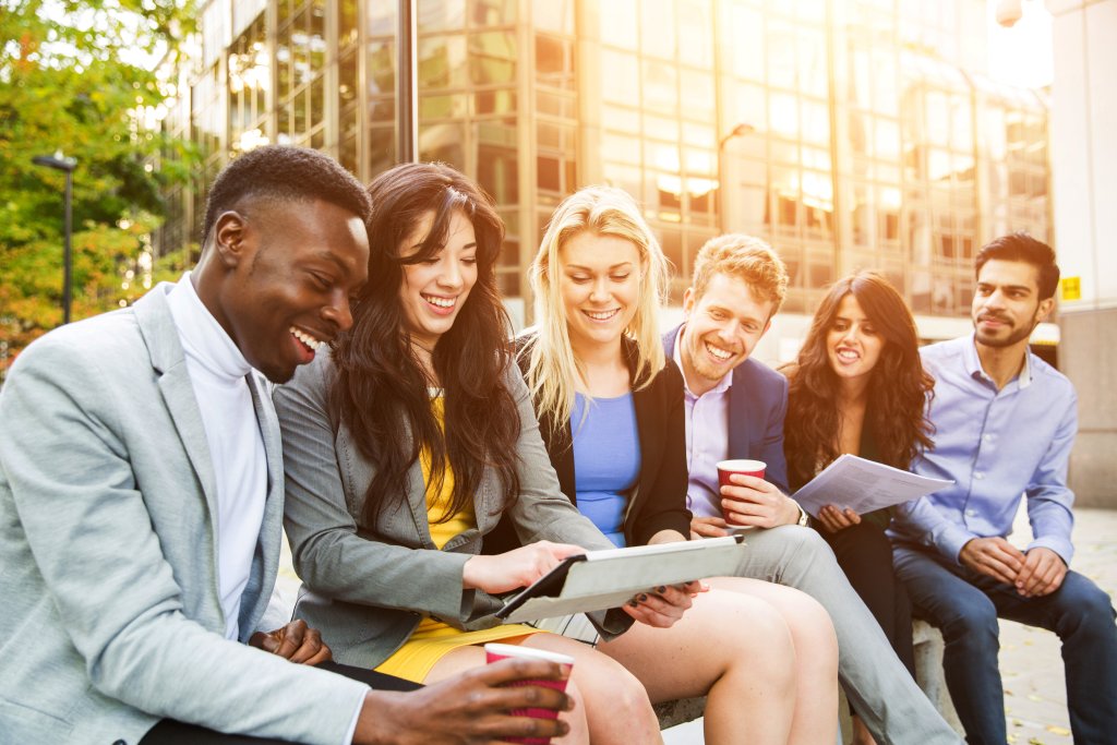 un groupe de jeunes professionnels